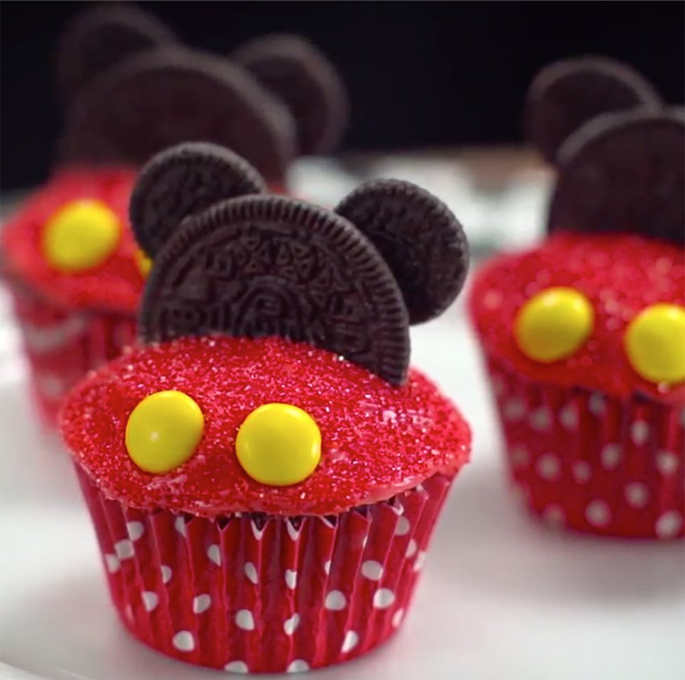 6 Mickey Mouse Cupcakes
